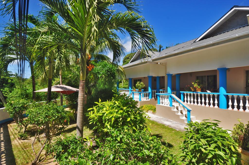 Acquario Guesthouse Anse Volbert Village  Exterior photo