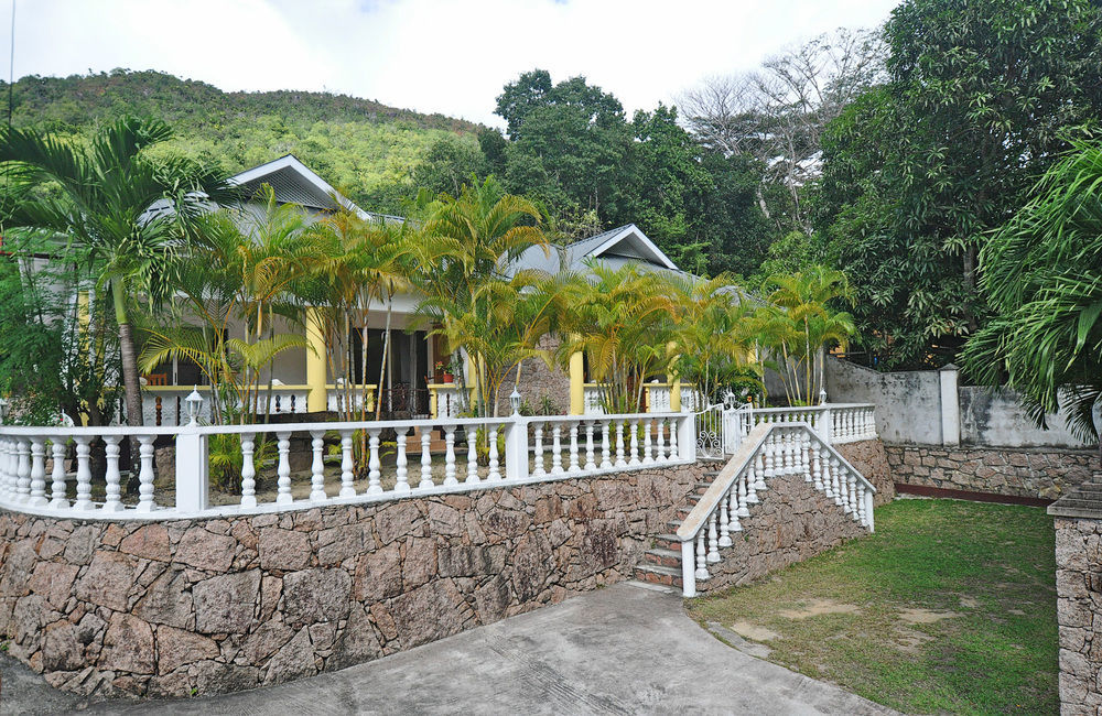 Acquario Guesthouse Anse Volbert Village  Exterior photo