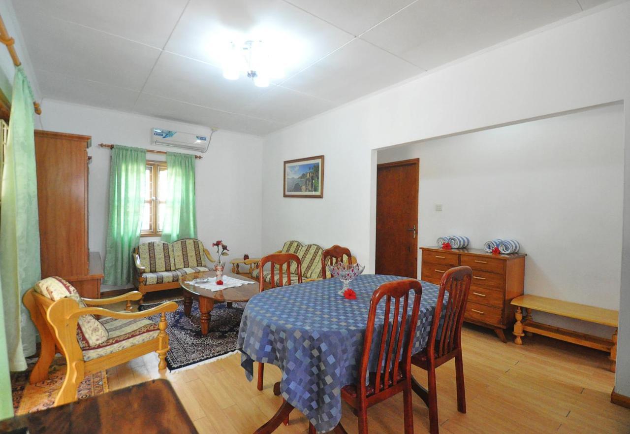 Acquario Guesthouse Anse Volbert Village  Exterior photo
