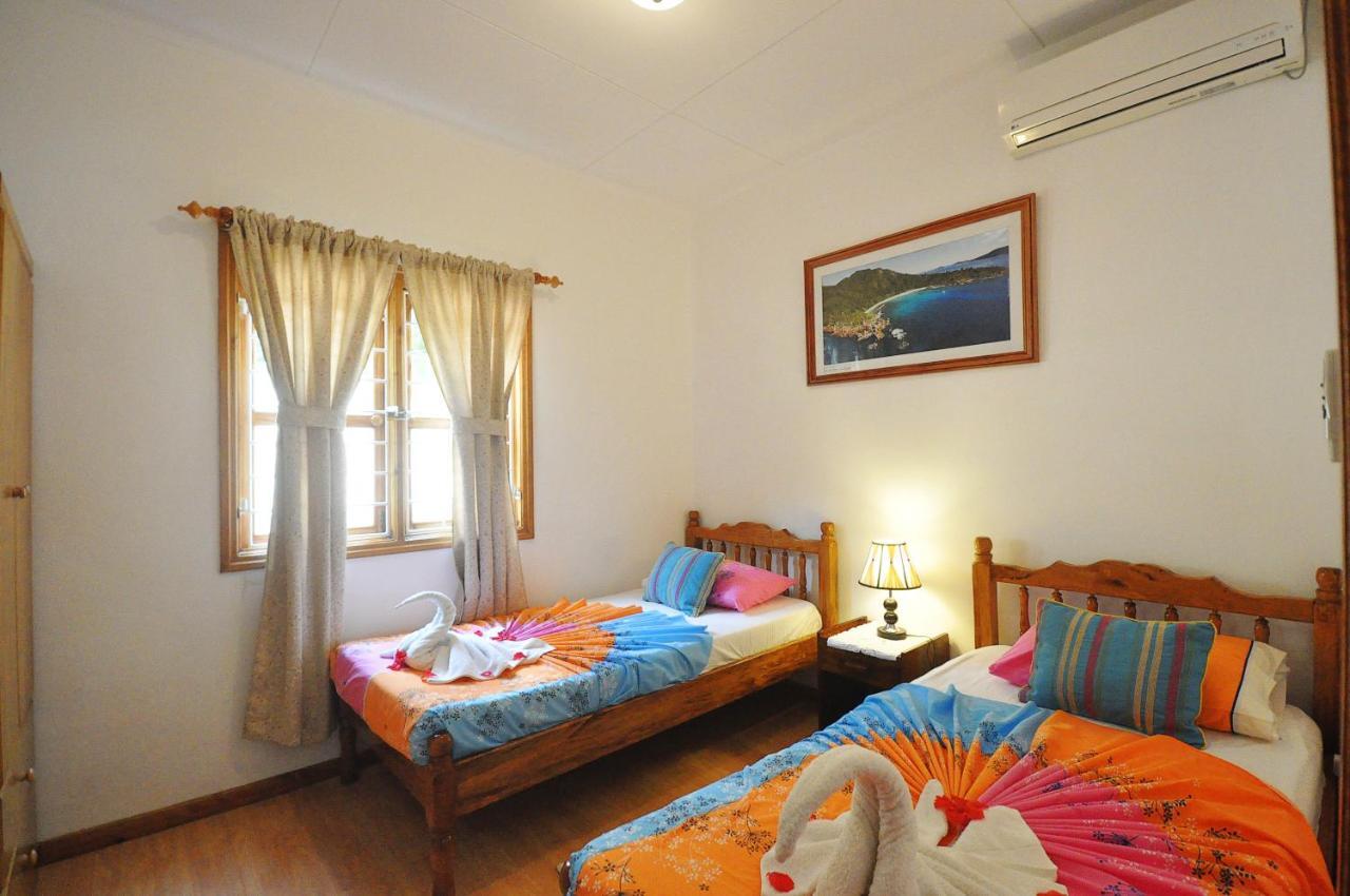 Acquario Guesthouse Anse Volbert Village  Exterior photo
